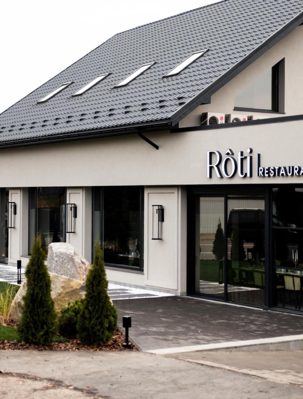 R.Hotel Chernivtsi Exterior foto